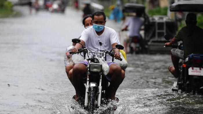 Typhoon Molave hits Vietnamese coast, killing two and leaving dozens missing