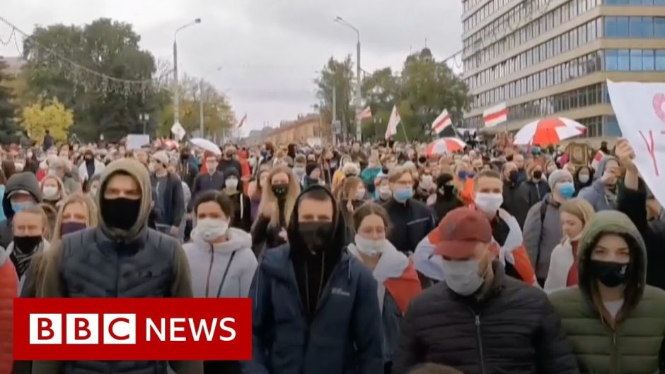 Police attack anti-Lukashenko protesters with stun grenades in Belarus – BBC News