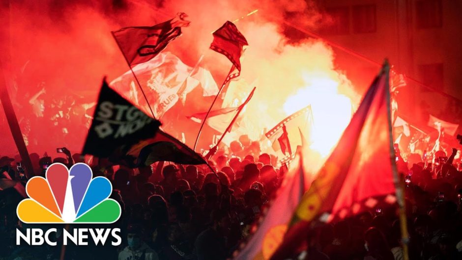 Chileans Celebrate Overwhelming Vote To Scrap Pinochet-Era Constitution | NBC News NOW