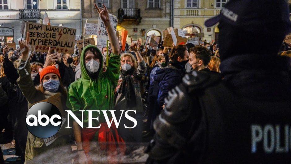 Protests, Presidential campaign and festive lights: The World in Photos, Oct. 29