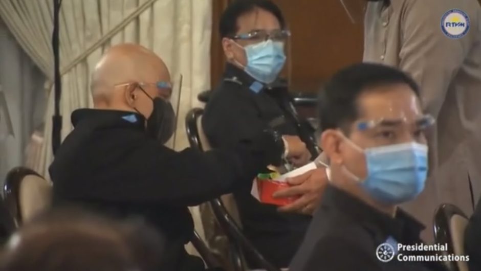 Duterte serves 'pastillas' to immigration officials