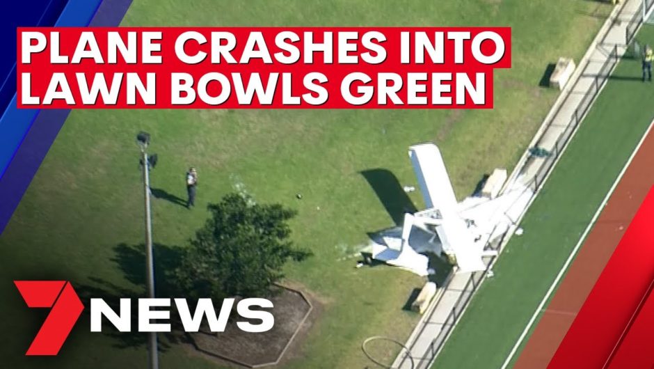 Light plane crashes in Sydney lawn bowls green | 7NEWS