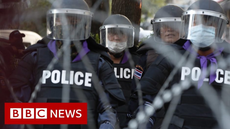Thailand protests: More than 40 injured as clashes rock Bangkok – BBC News