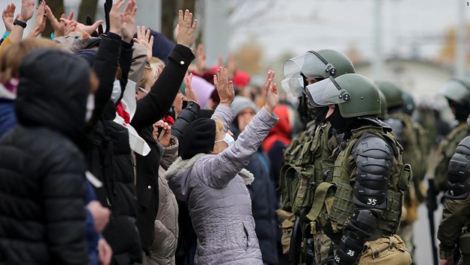 Belarus: Tens of thousands protest, defying warning shots