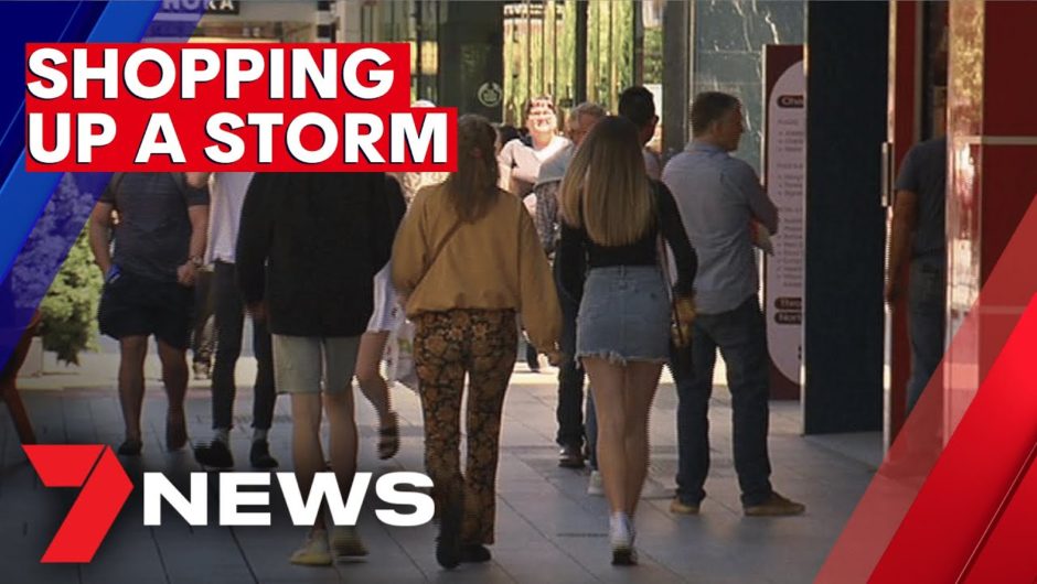 South Australians snap up Black Friday bargains in marathon trade | 7NEWS