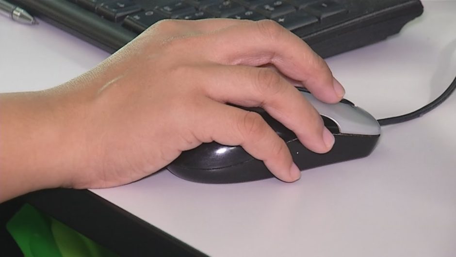 Senators to telcos: Give progress report on services