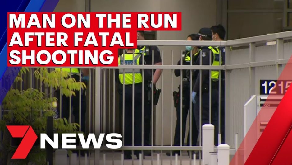 Man on the run after fatal shooting in Melbourne | 7NEWS