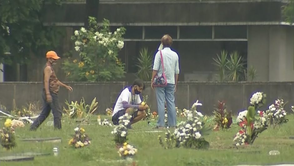 Few visitors at Loyola Memorial Park before 'Undas' closure