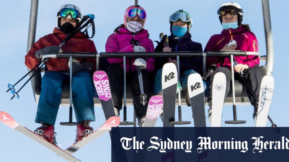 hundreds of British skiers flee Switzerland to avoid quarantine