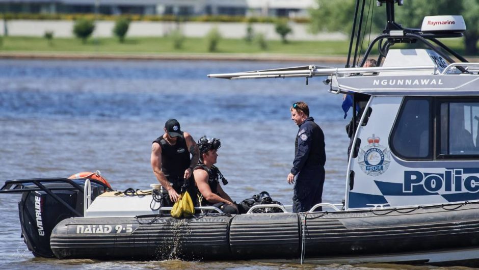 Police unable to locate man who jumped into Lake Burley Griffin and swam away to evade capture | The Canberra Times