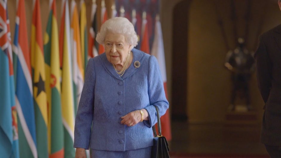 Queen Elizabeth salutes front-line workers across commonwealth