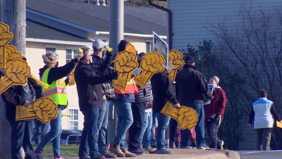 N.B. locks out 3,000 education workers in 3rd day of CUPE strike