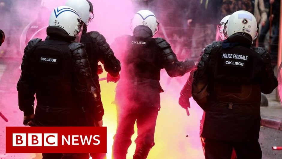 Austria back in lockdown despite protests – BBC News