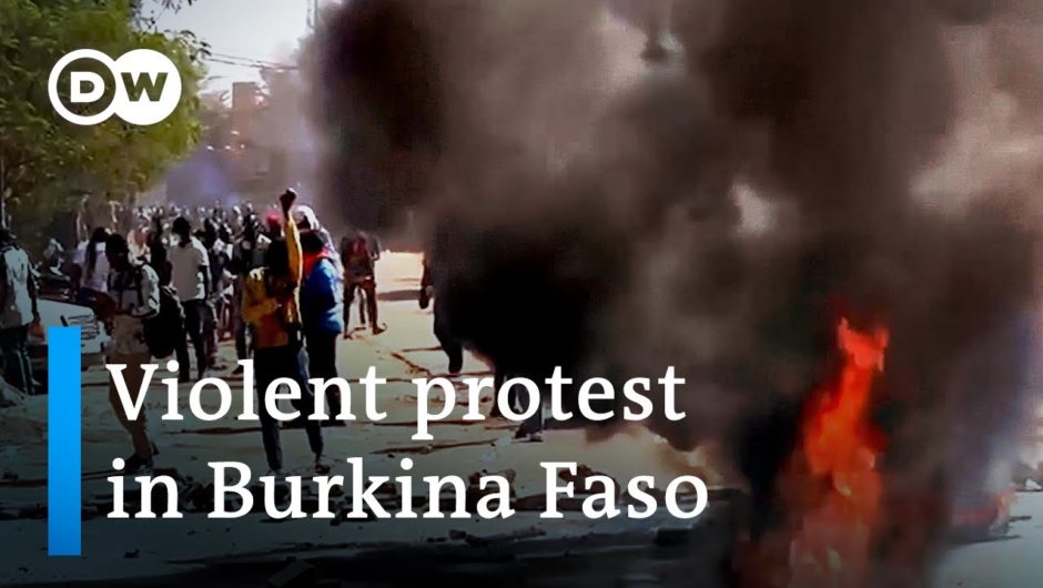 Burkina Faso protest against Islamist terror turns violent | DW News