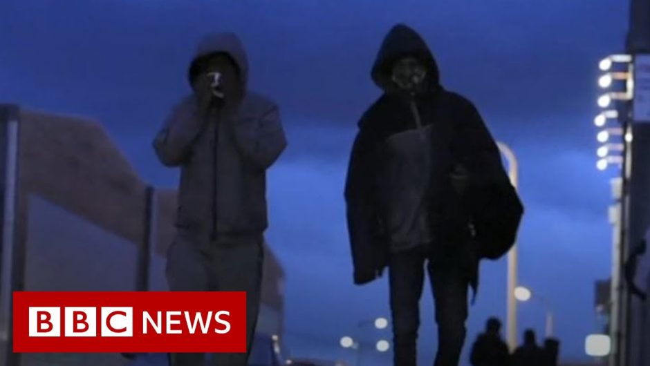 Smuggling gangs entice migrants to cross English Channel – BBC News