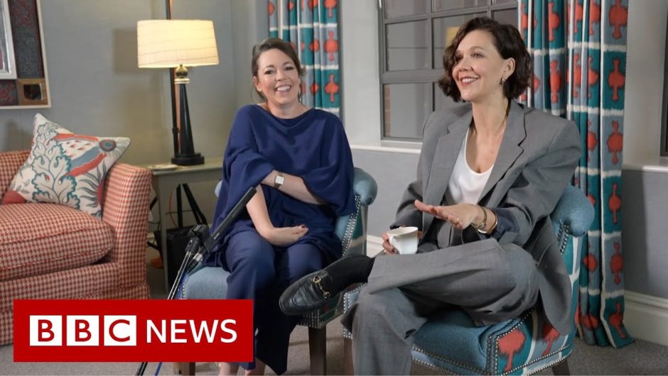 Olivia Colman and Maggie Gyllenhaal talk about The Lost Daughter  – BBC News